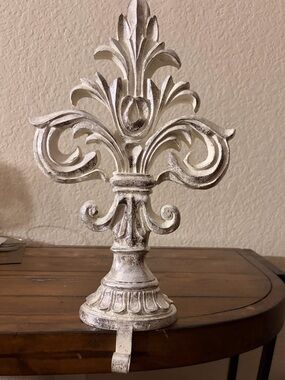 Distressed White Fleur-de-Lis Decorative Wall Hook